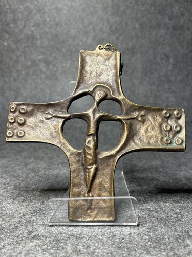 Brutalist bronze kreuz - brutalist,