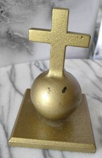 Kreuz Metall Skulptur gold